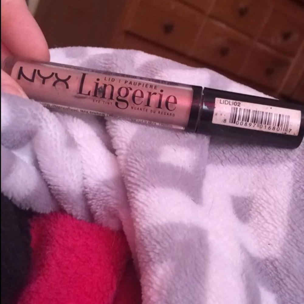 Nyx lid lingerie